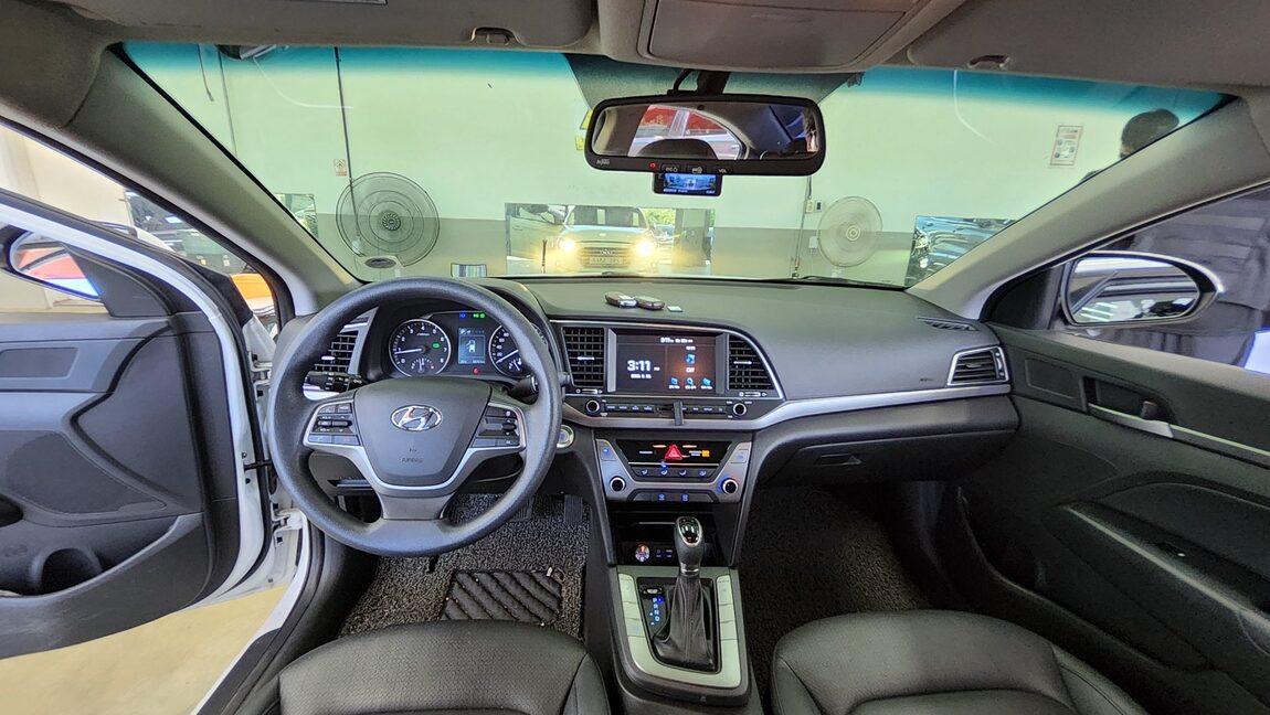 HYUNDAI AVANTE AD 1.6 GDi VALUE PLUS 2018 - zdjęcie 11
