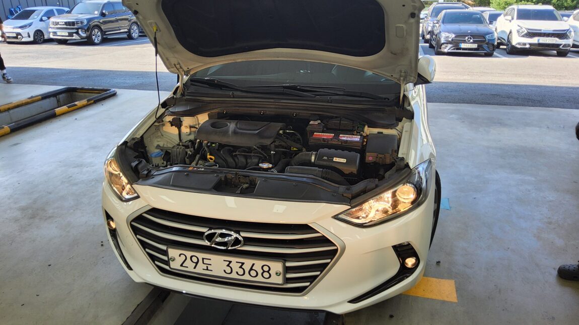 HYUNDAI AVANTE AD 1.6 GDi VALUE PLUS 2018 - zdjęcie 20