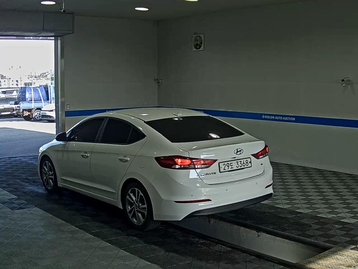 HYUNDAI AVANTE AD 1.6 GDi VALUE PLUS 2018 - zdjęcie 6