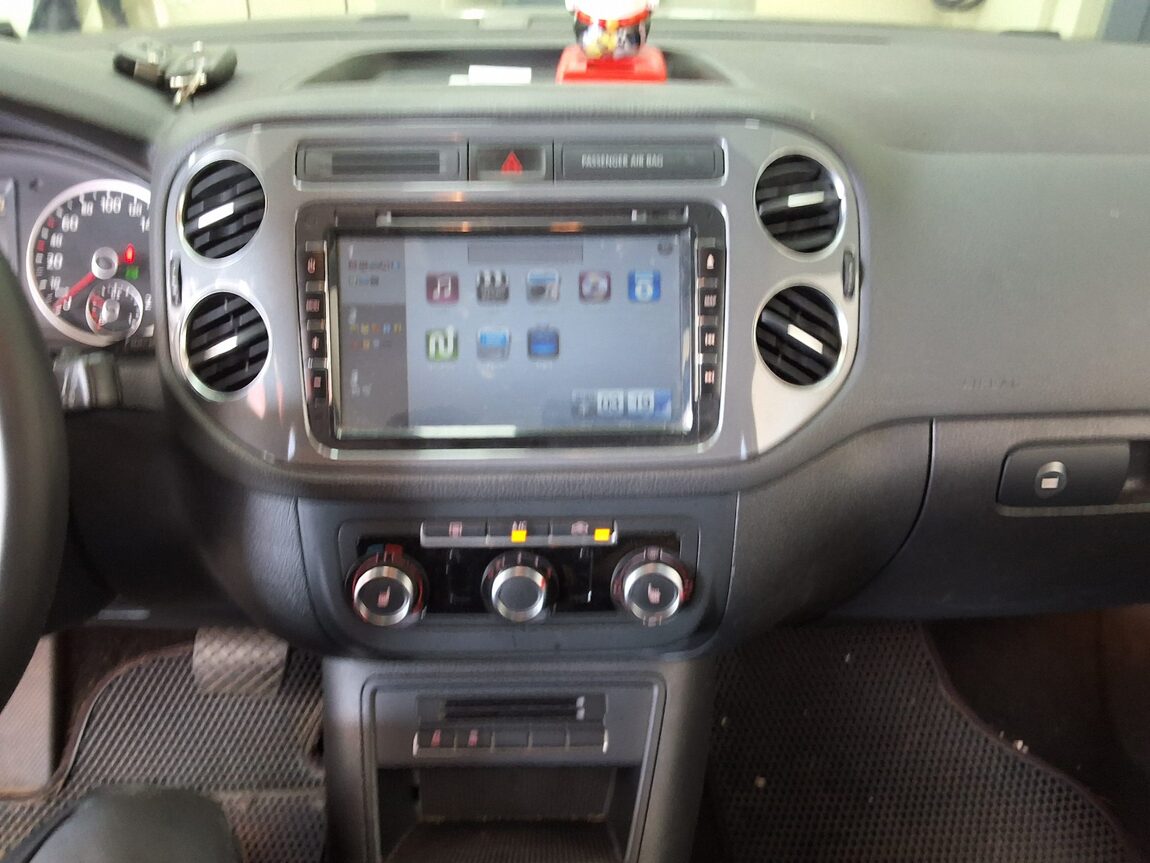VOLKSWAGEN TIGUAN 2.0 TDI BLUEMOTION COMFORT 2014 - zdjęcie 24