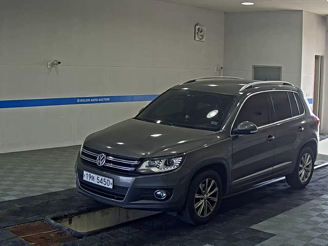 VOLKSWAGEN TIGUAN 2.0 TDI BLUEMOTION COMFORT 2014 - zdjęcie 2