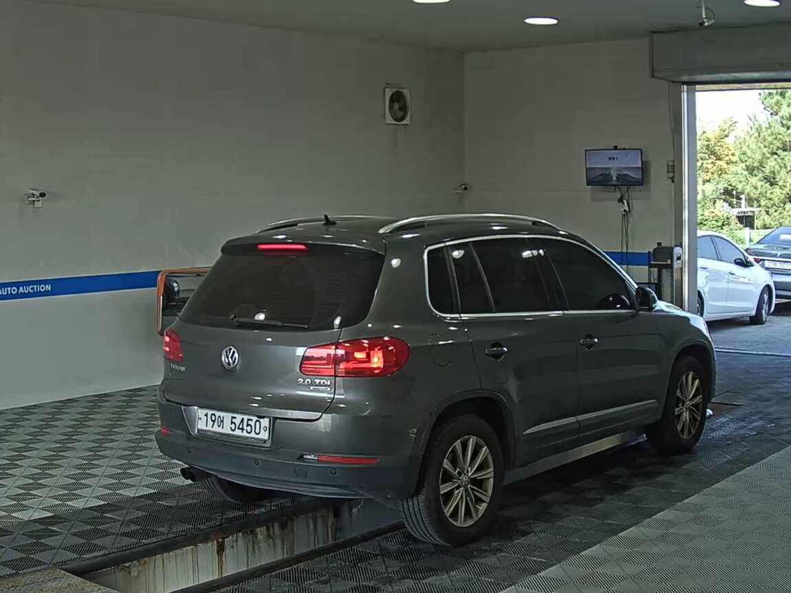 VOLKSWAGEN TIGUAN 2.0 TDI BLUEMOTION COMFORT 2014 - zdjęcie 5