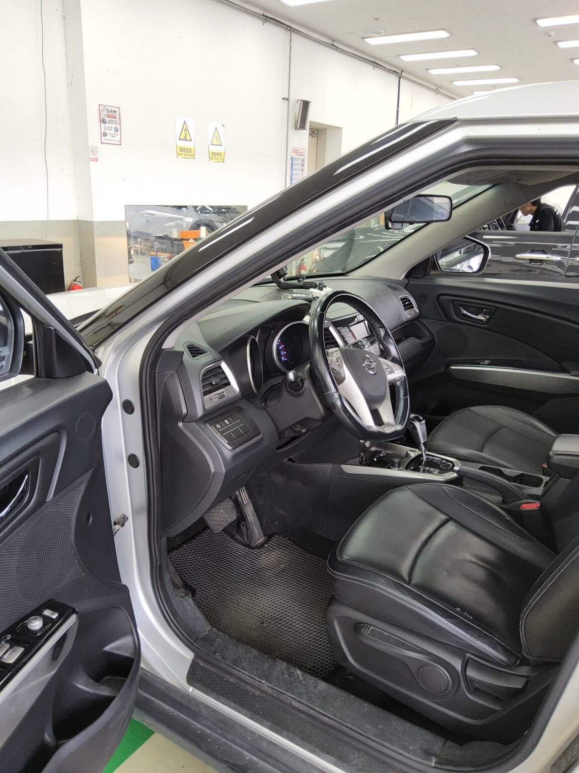 KG MOBILITY (SSANGYONG) TIVOLI GASOLINE 2WD VX 2015 - zdjęcie 10