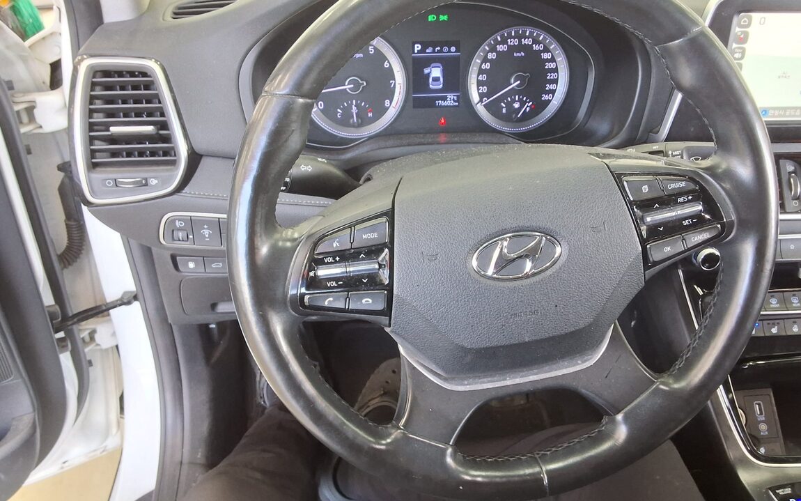 HYUNDAI GRANDEUR IG 3.0 LPi RENTAL CAR MODERN 2018 - zdjęcie 17