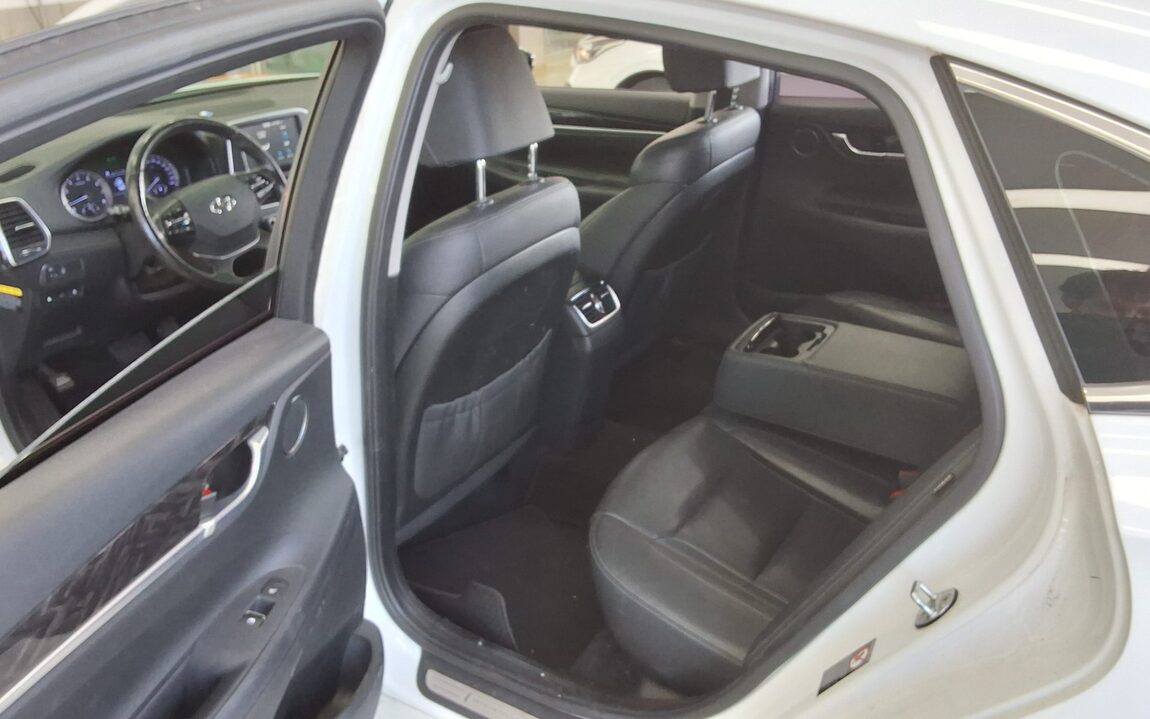 HYUNDAI GRANDEUR IG 3.0 LPi RENTAL CAR MODERN 2018 - zdjęcie 12