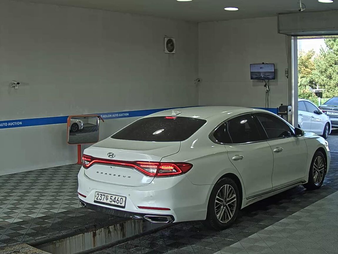 HYUNDAI GRANDEUR IG 3.0 LPi RENTAL CAR MODERN 2018 - zdjęcie 5