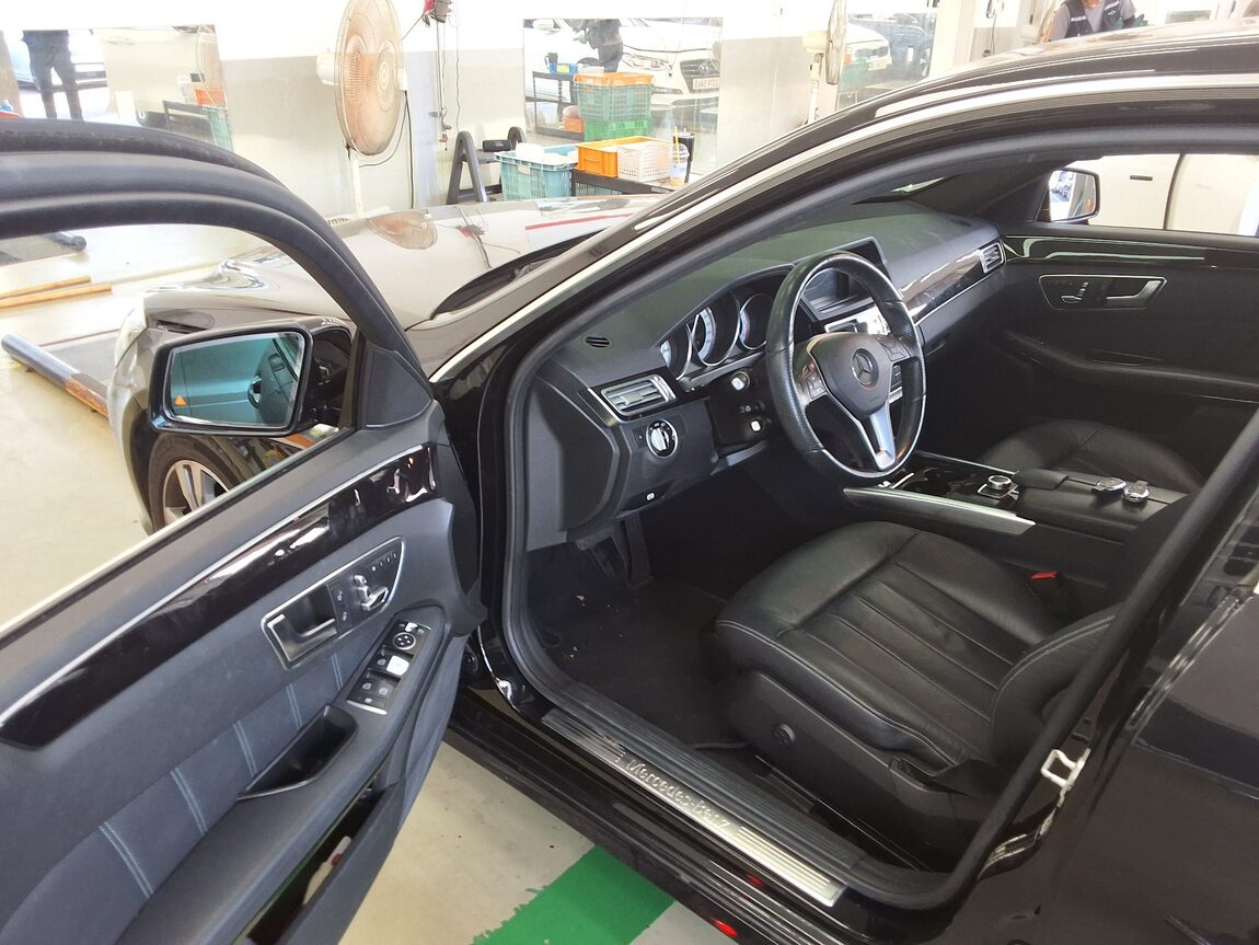 MERCEDES-BENZ E-CLASS (4TH GEN) E220 CDI BLUETEC AVANTGARDE 2016 - zdjęcie 10