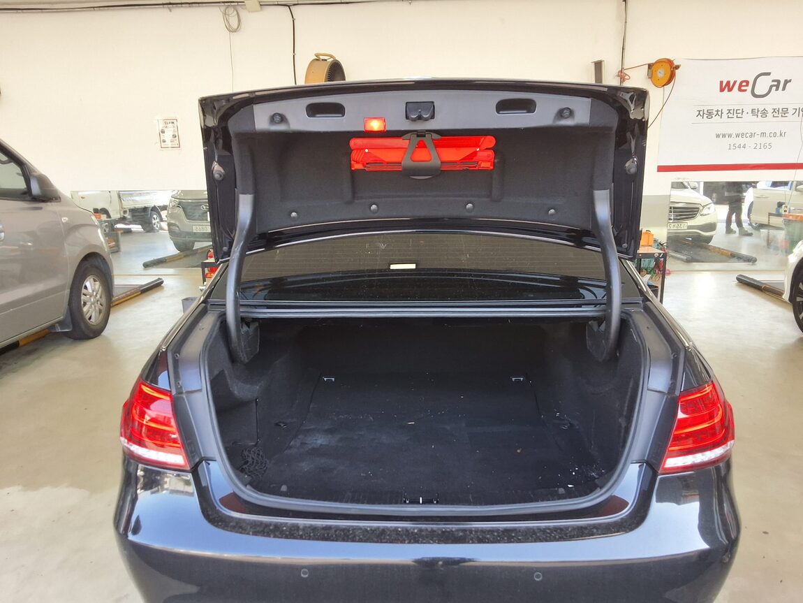 MERCEDES-BENZ E-CLASS (4TH GEN) E220 CDI BLUETEC AVANTGARDE 2016 - zdjęcie 15