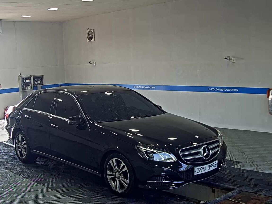 MERCEDES-BENZ E-CLASS (4TH GEN) E220 CDI BLUETEC AVANTGARDE 2016 - zdjęcie 3