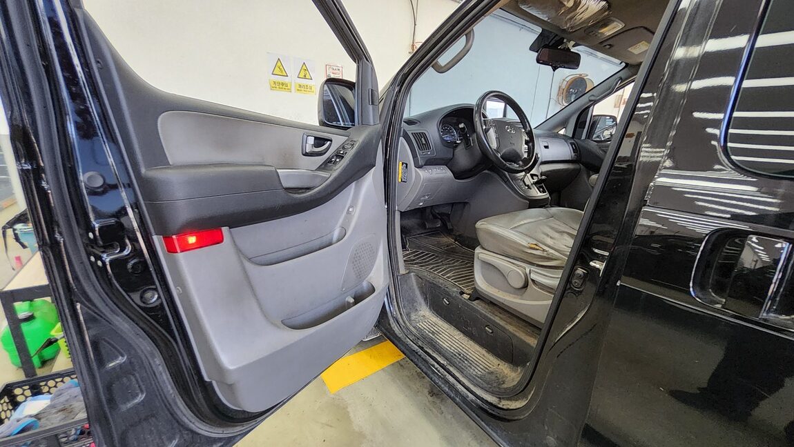HYUNDAI THE NEW GRAND STAREX 11-SEATER DIESEL MODERN 2021 - zdjęcie 10