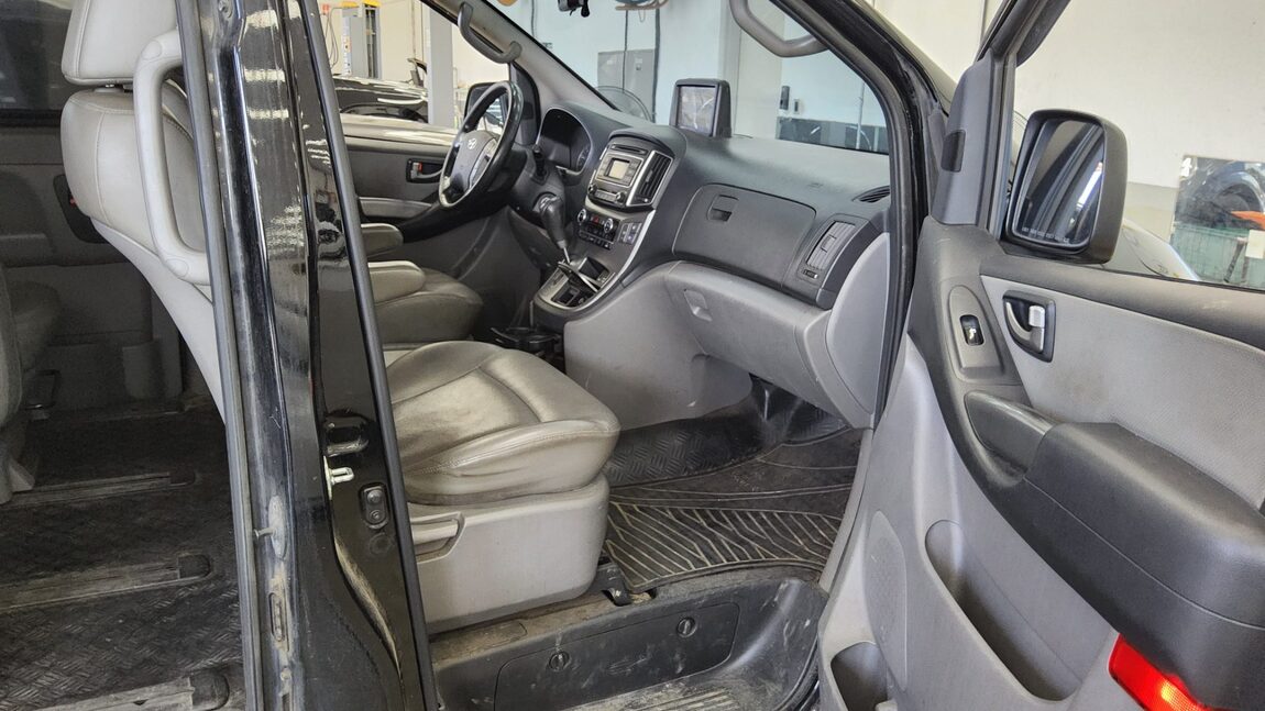 HYUNDAI THE NEW GRAND STAREX 11-SEATER DIESEL MODERN 2021 - zdjęcie 14