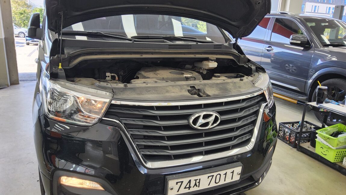HYUNDAI THE NEW GRAND STAREX 11-SEATER DIESEL MODERN 2021 - zdjęcie 19