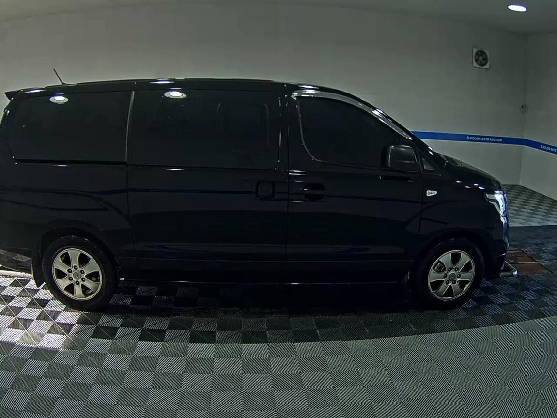 HYUNDAI THE NEW GRAND STAREX 11-SEATER DIESEL MODERN 2021 - zdjęcie 4