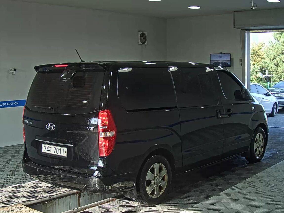 HYUNDAI THE NEW GRAND STAREX 11-SEATER DIESEL MODERN 2021 - zdjęcie 5