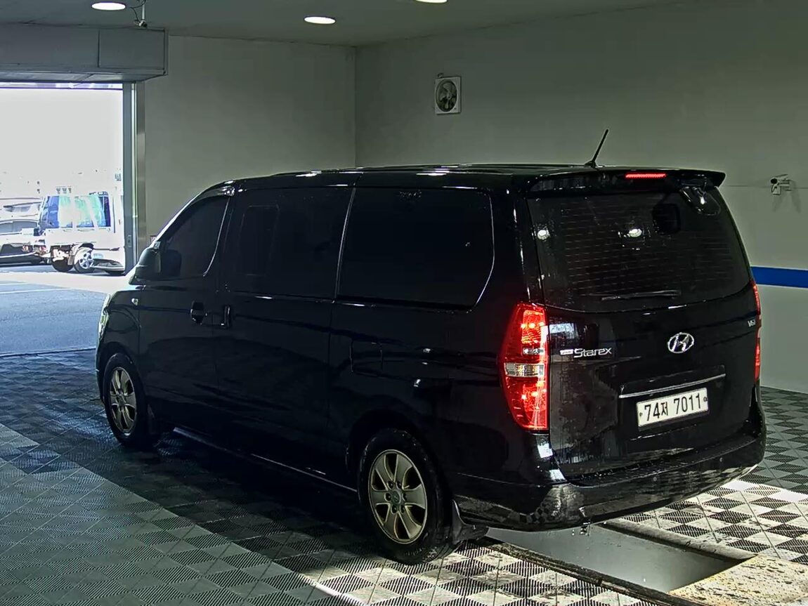 HYUNDAI THE NEW GRAND STAREX 11-SEATER DIESEL MODERN 2021 - zdjęcie 6
