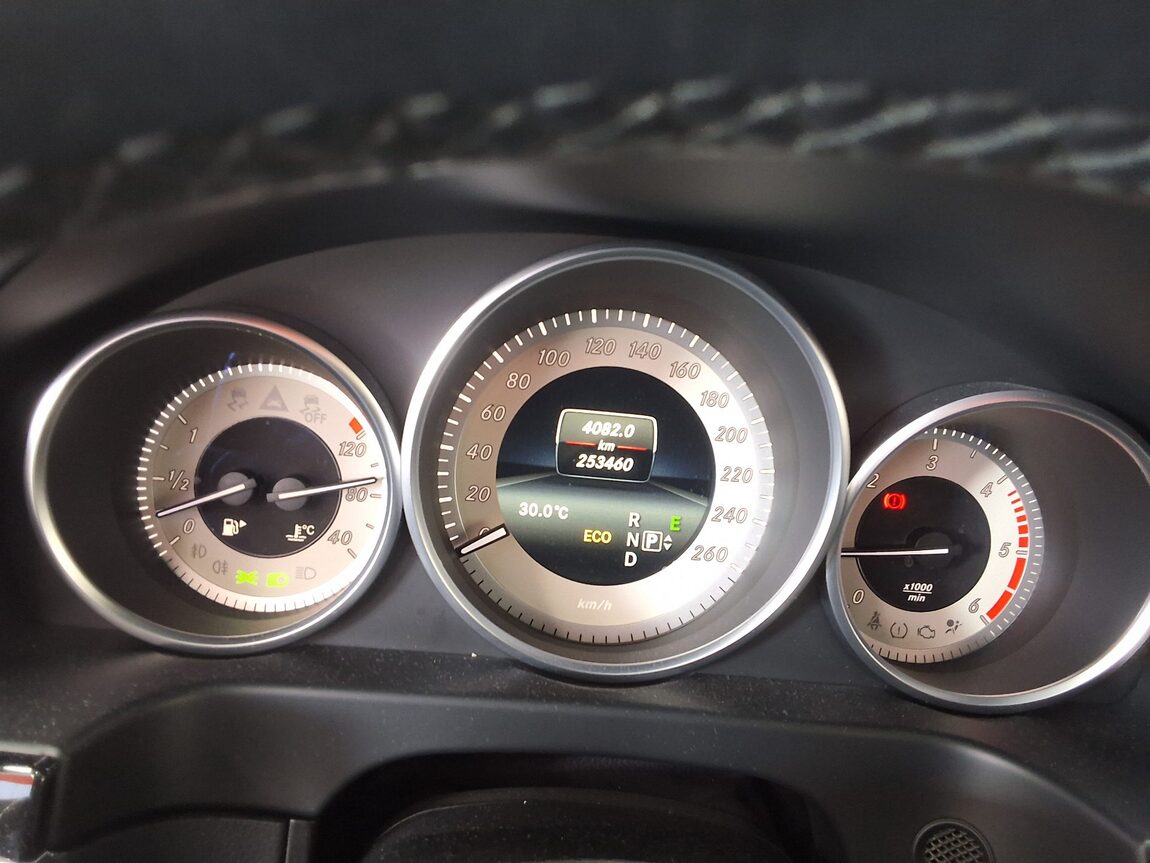 MERCEDES-BENZ E-CLASS (4TH GEN) E250 CDI 4MATIC 2014 - zdjęcie 10