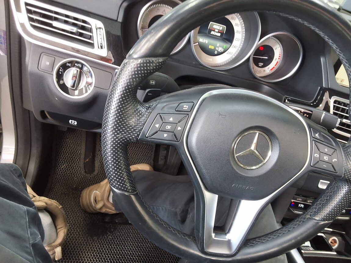 MERCEDES-BENZ E-CLASS (4TH GEN) E250 CDI 4MATIC 2014 - zdjęcie 23