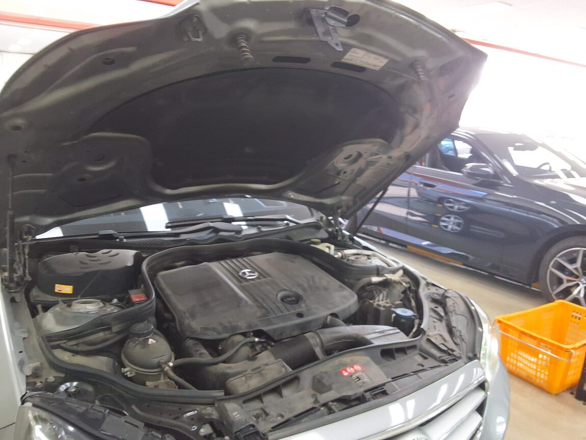 MERCEDES-BENZ E-CLASS (4TH GEN) E250 CDI 4MATIC 2014 - zdjęcie 18