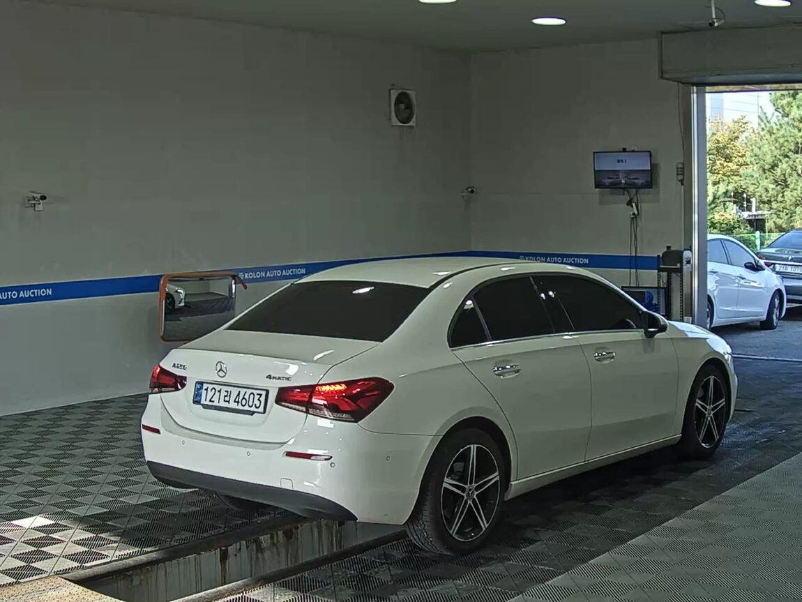 MERCEDES-BENZ A-CLASS (4TH GEN) A250 4MATIC SEDAN 2020 - zdjęcie 5