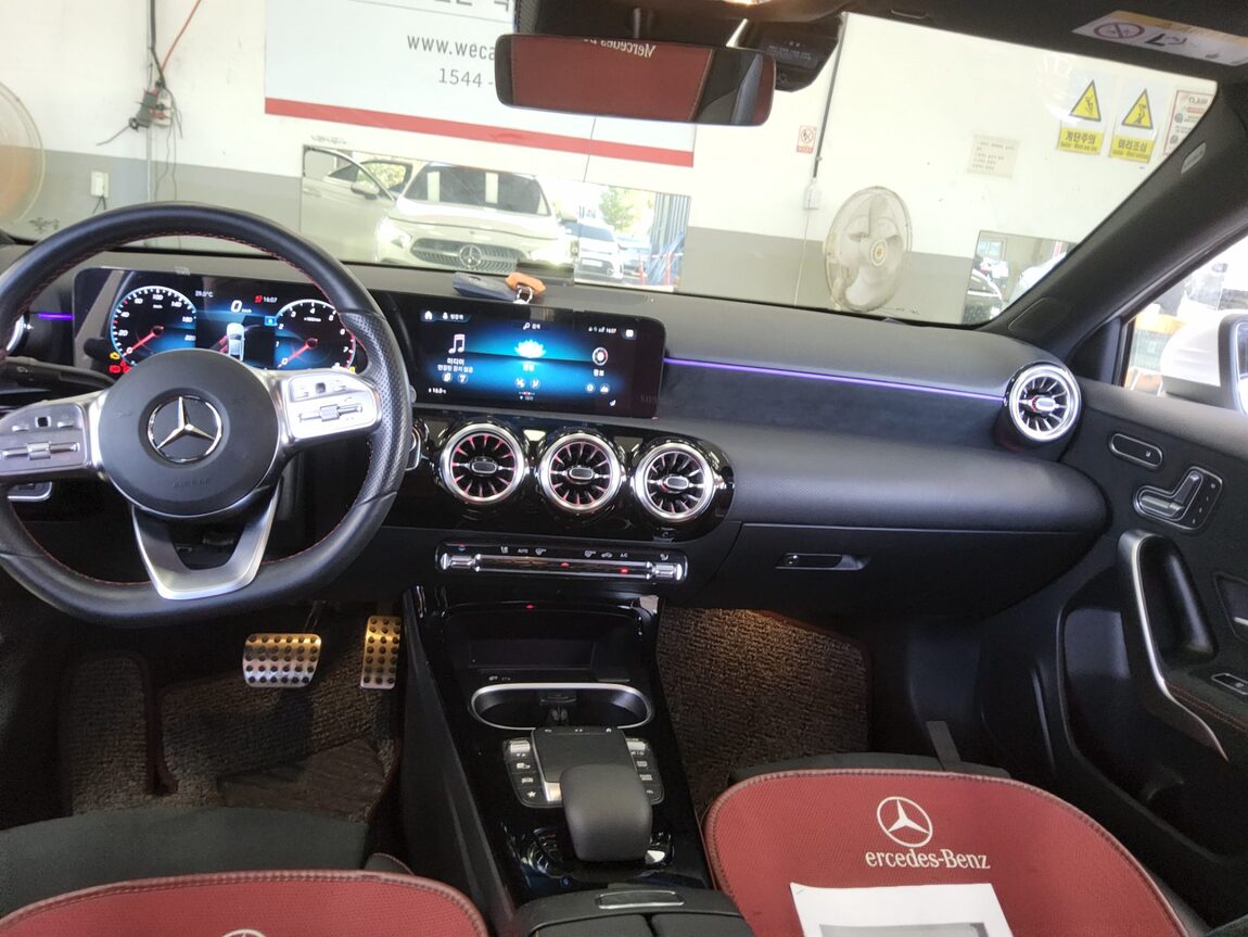 MERCEDES-BENZ A-CLASS (4TH GEN) A250 4MATIC SEDAN 2023 - zdjęcie 11