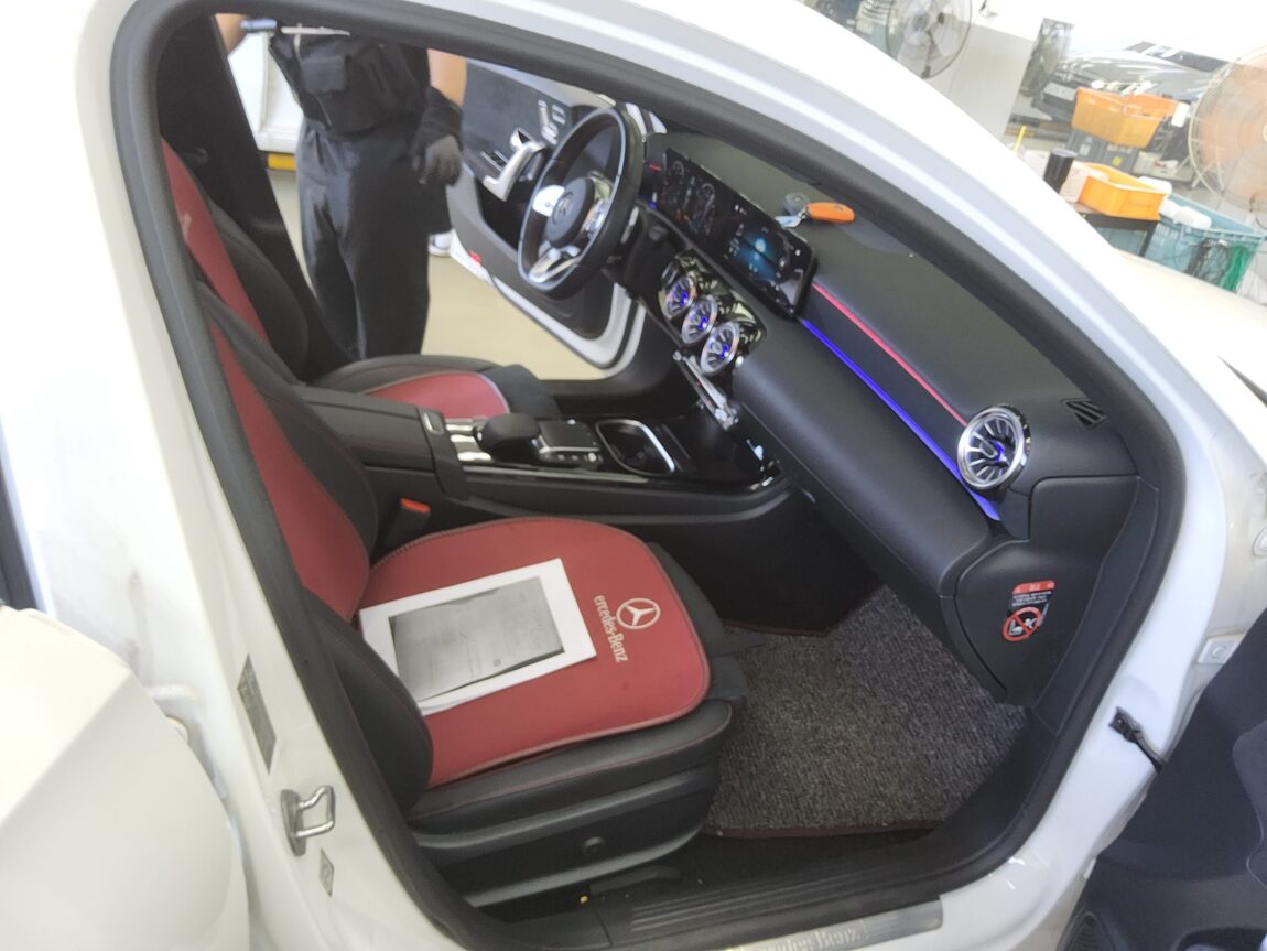 MERCEDES-BENZ A-CLASS (4TH GEN) A250 4MATIC SEDAN 2023 - zdjęcie 14