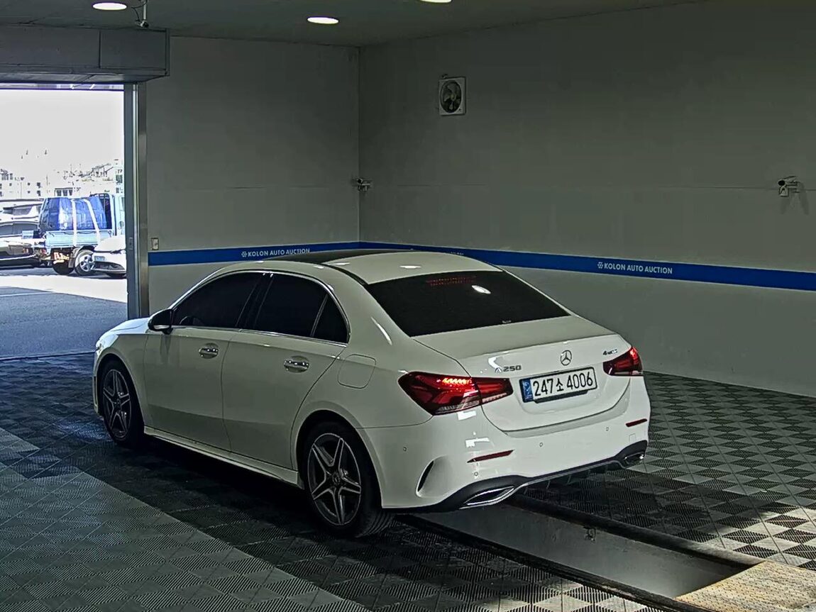 MERCEDES-BENZ A-CLASS (4TH GEN) A250 4MATIC SEDAN 2023 - zdjęcie 6