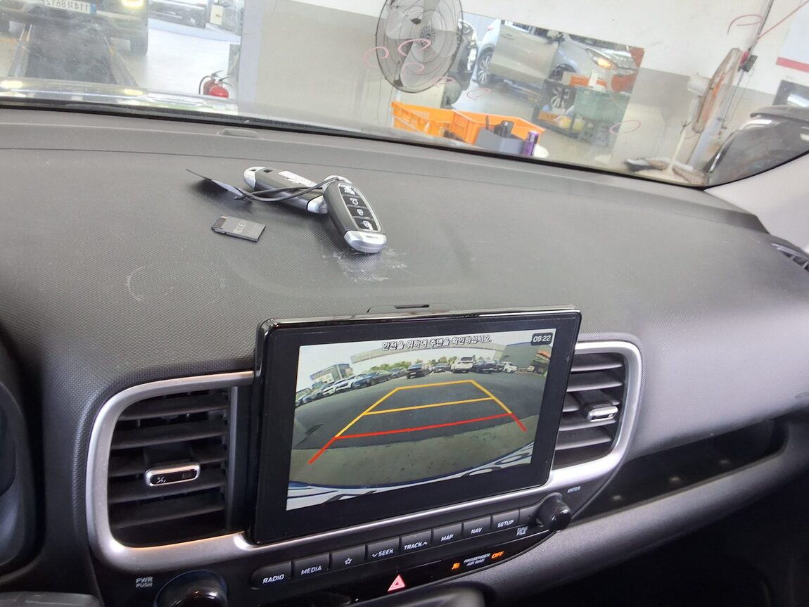 HYUNDAI VENUE 1.6 GASOLINE SMART 2020 - zdjęcie 19