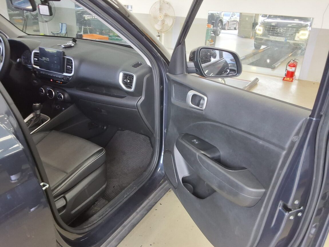 HYUNDAI VENUE 1.6 GASOLINE SMART 2020 - zdjęcie 14
