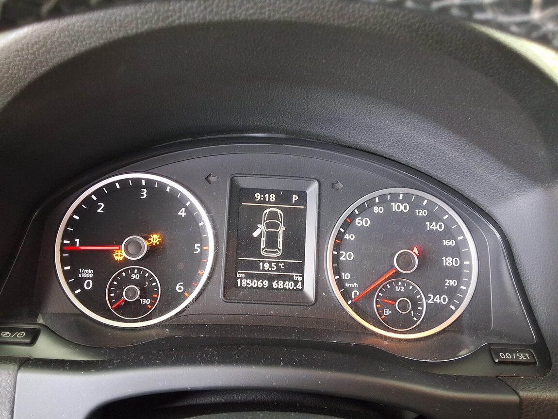 VOLKSWAGEN TIGUAN 2.0 TDI BLUEMOTION 2015 - zdjęcie 10
