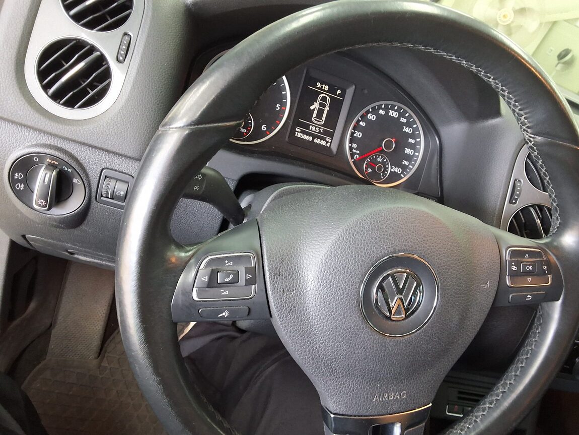 VOLKSWAGEN TIGUAN 2.0 TDI BLUEMOTION 2015 - zdjęcie 23
