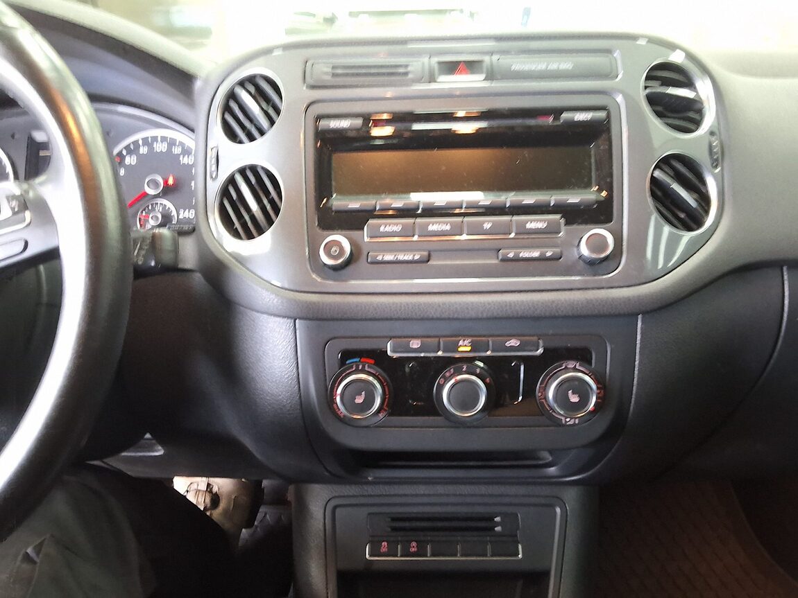 VOLKSWAGEN TIGUAN 2.0 TDI BLUEMOTION 2015 - zdjęcie 24