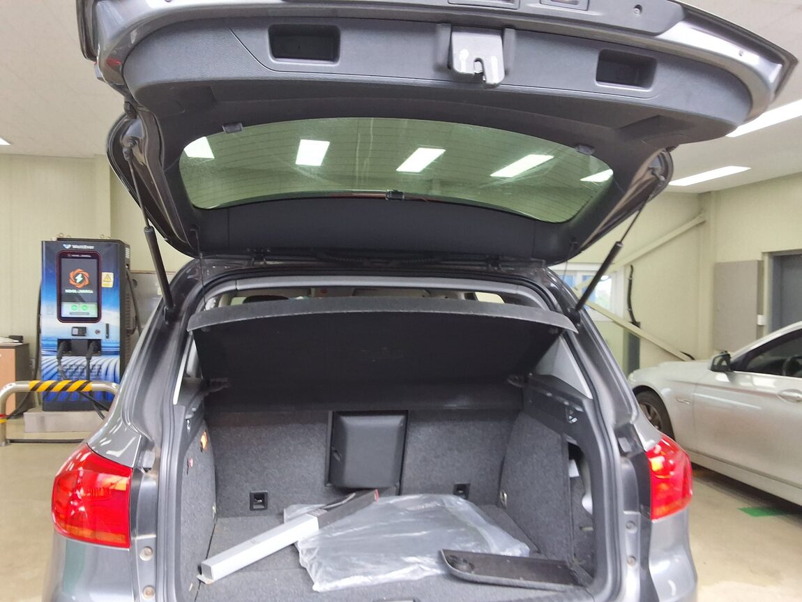 VOLKSWAGEN TIGUAN 2.0 TDI BLUEMOTION 2015 - zdjęcie 16
