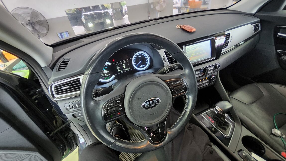 KIA NIRO 1.6 HYBRID PRESTIGE 2017 - zdjęcie 17