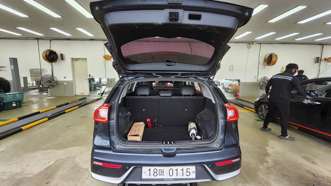 KIA NIRO 1.6 HYBRID PRESTIGE 2017 - zdjęcie 15