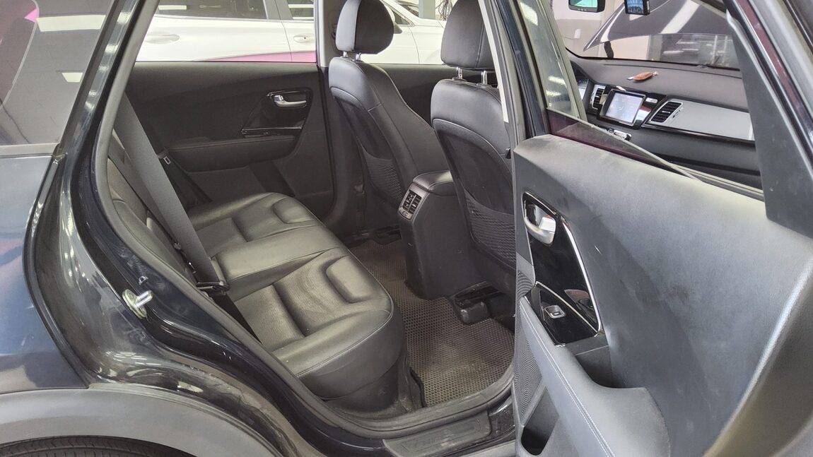 KIA NIRO 1.6 HYBRID PRESTIGE 2017 - zdjęcie 13