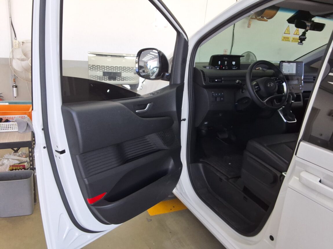 HYUNDAI STARIA 2.2 DIESEL TOURER 9-SEATER 2WD MODERN 2025 - zdjęcie 10