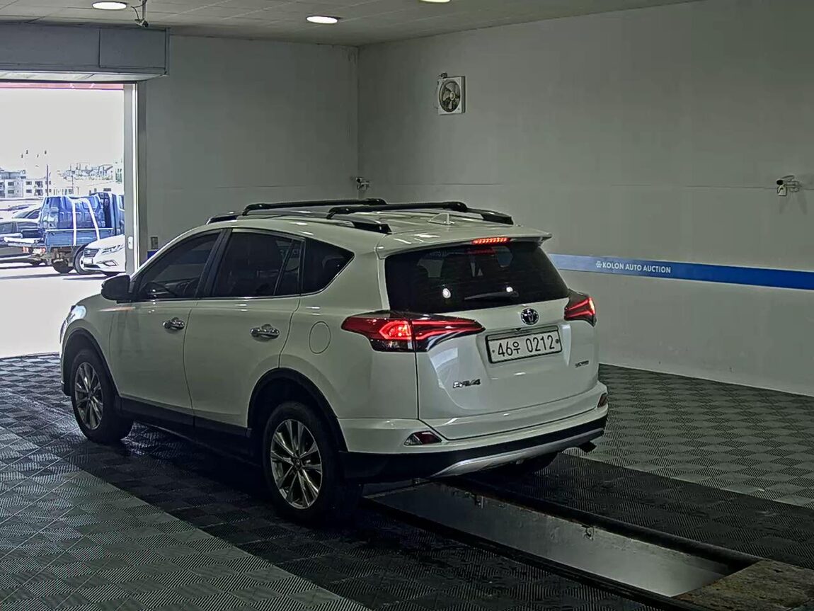 TOYOTA RAV4 (4TH GEN) 2.5 2WD 2017 - zdjęcie 6