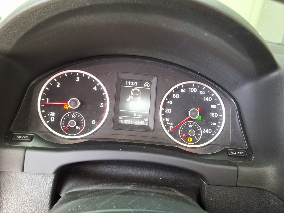 VOLKSWAGEN TIGUAN 2.0 TDI BLUEMOTION PREMIUM 2015 - zdjęcie 10