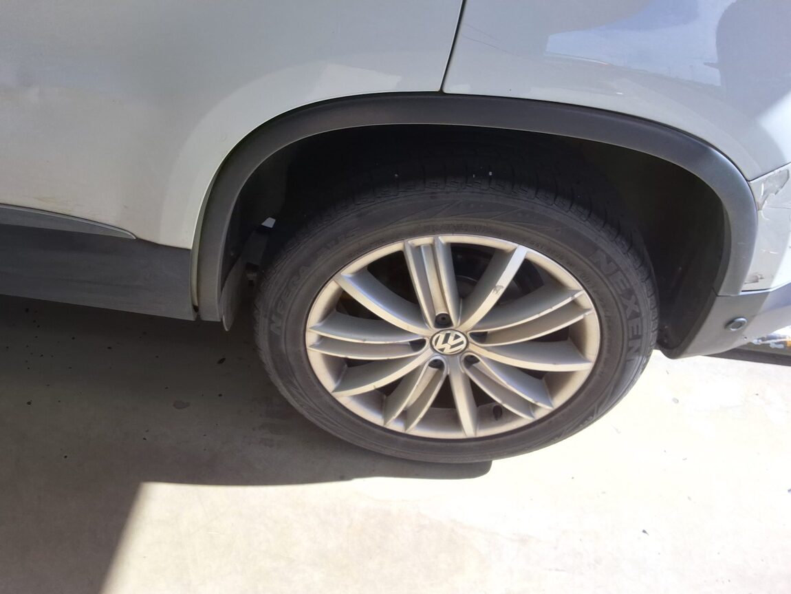 VOLKSWAGEN TIGUAN 2.0 TDI BLUEMOTION PREMIUM 2015 - zdjęcie 20