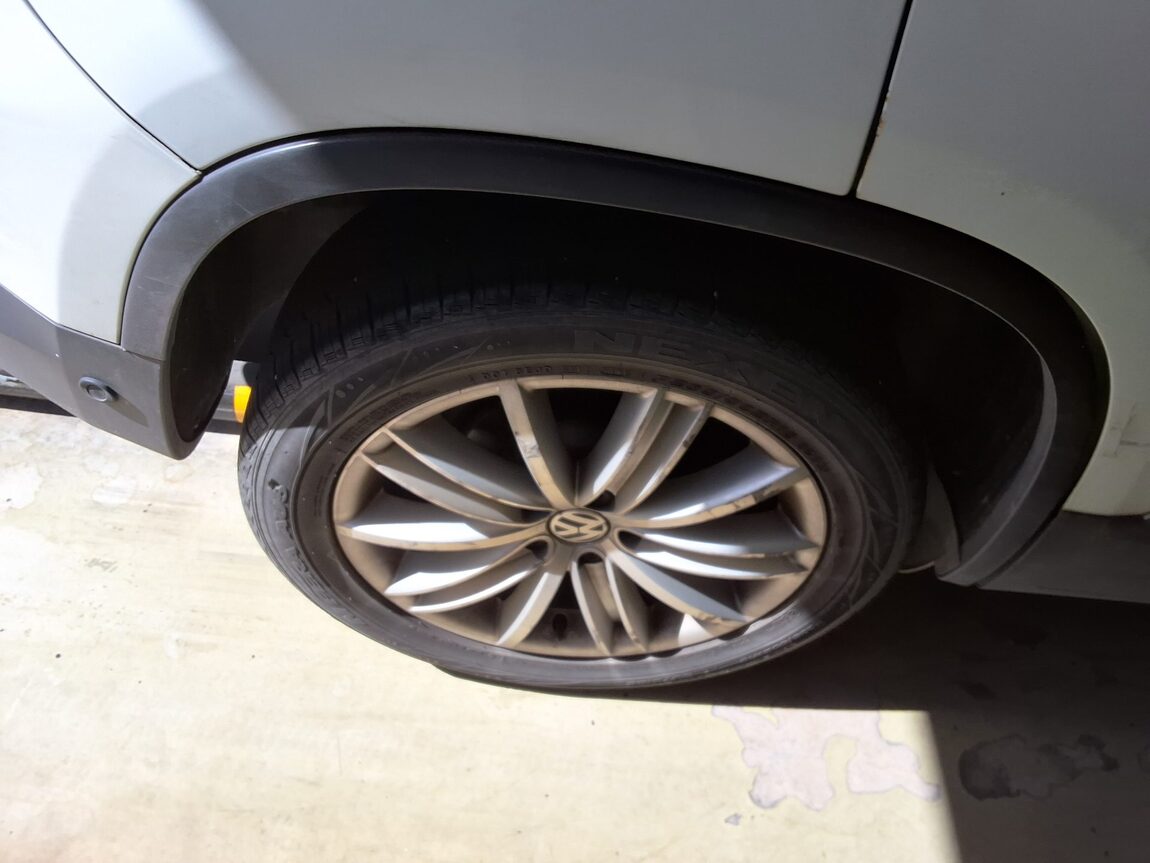 VOLKSWAGEN TIGUAN 2.0 TDI BLUEMOTION PREMIUM 2015 - zdjęcie 22