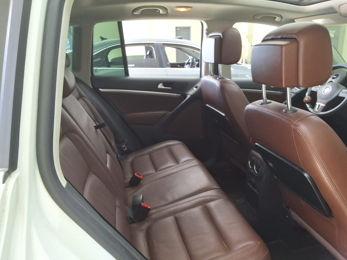 VOLKSWAGEN TIGUAN 2.0 TDI BLUEMOTION PREMIUM 2015 - zdjęcie 14