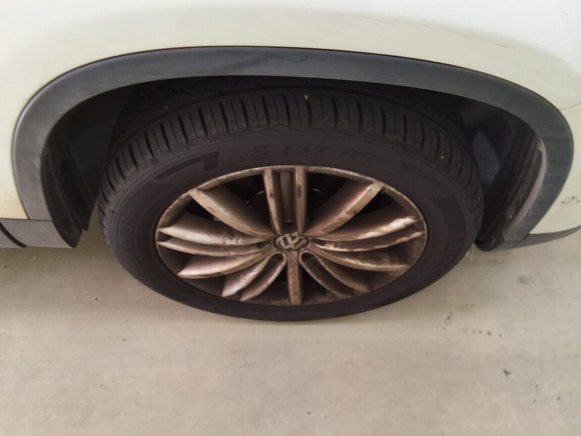 VOLKSWAGEN TIGUAN 2.0 TDI BLUEMOTION PREMIUM 2015 - zdjęcie 21