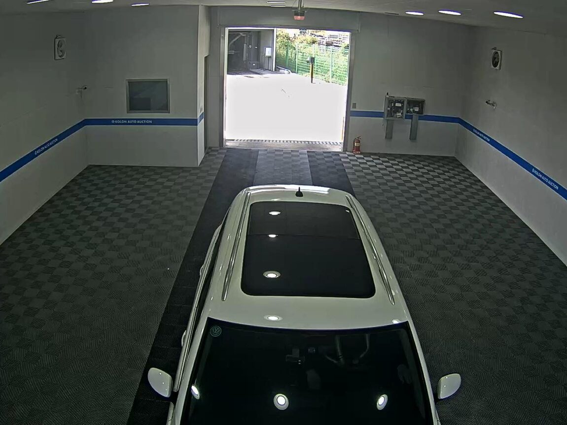 VOLKSWAGEN TIGUAN 2.0 TDI BLUEMOTION PREMIUM 2015 - zdjęcie 7