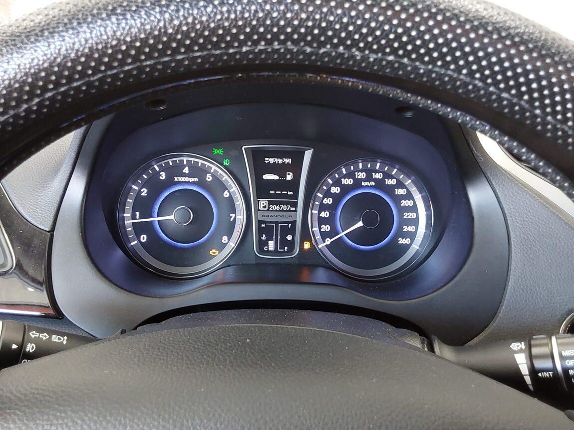 HYUNDAI GRANDEUR HG HG 240 MODERN 2014 - zdjęcie 9