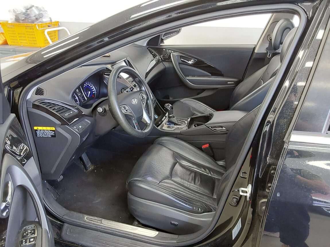 HYUNDAI GRANDEUR HG HG 240 MODERN 2014 - zdjęcie 10
