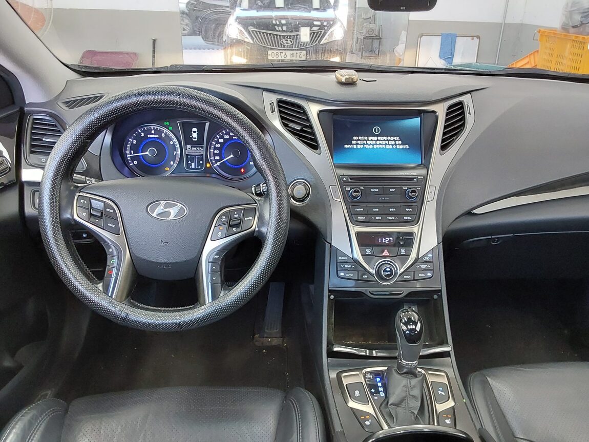 HYUNDAI GRANDEUR HG HG 240 MODERN 2014 - zdjęcie 11