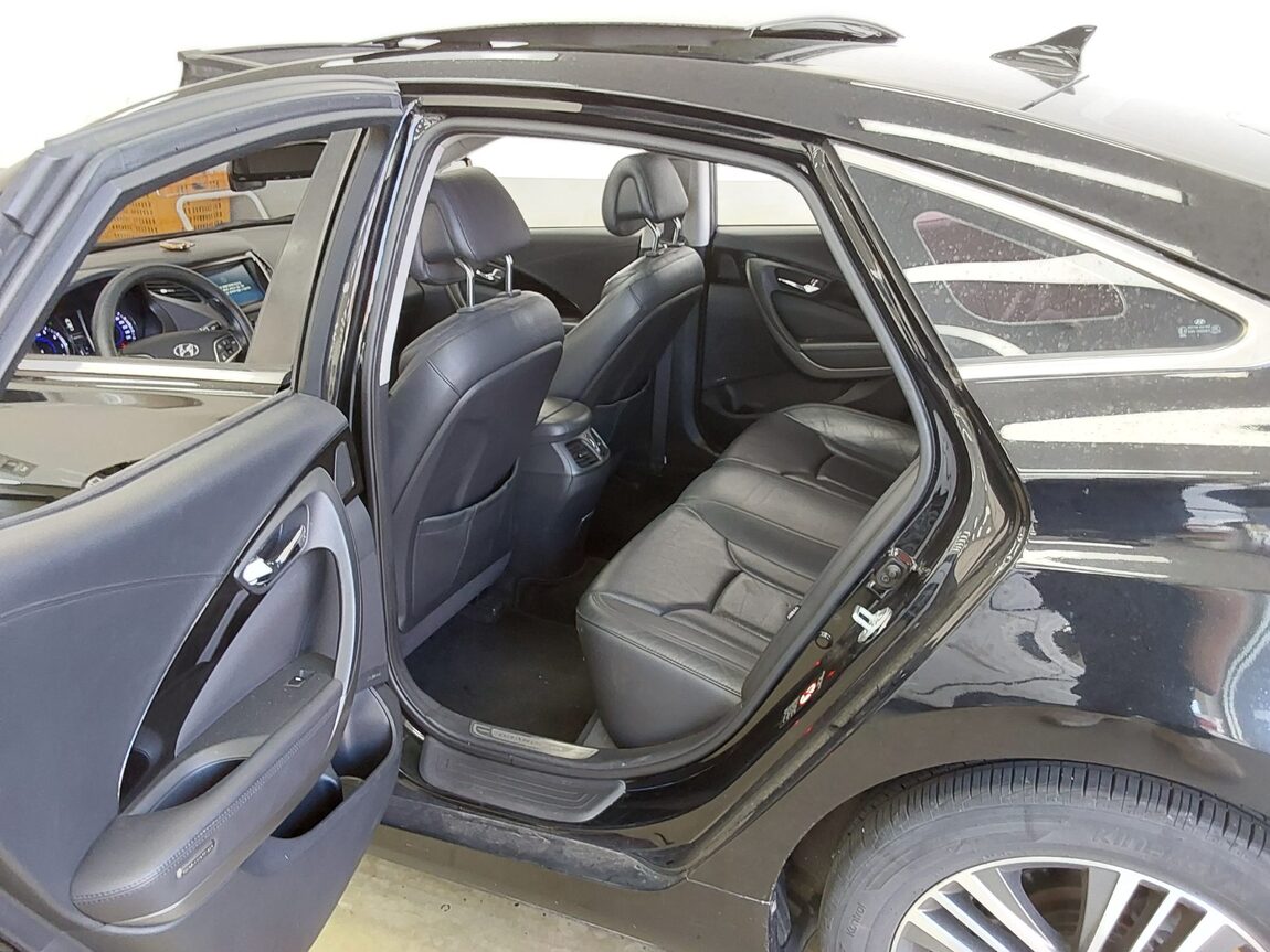 HYUNDAI GRANDEUR HG HG 240 MODERN 2014 - zdjęcie 12