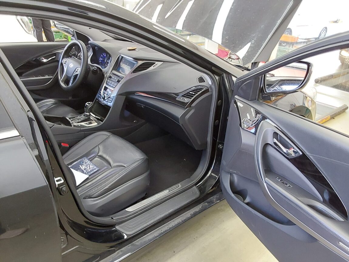 HYUNDAI GRANDEUR HG HG 240 MODERN 2014 - zdjęcie 14