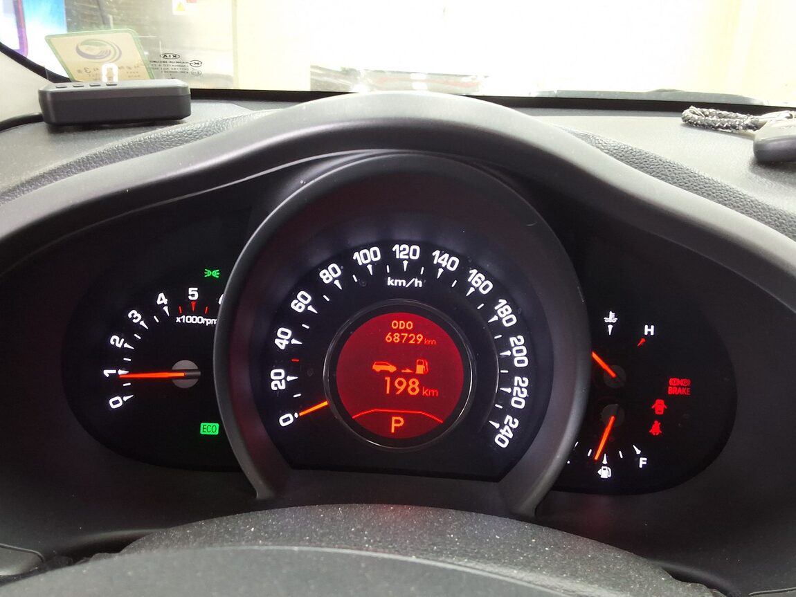 KIA SPORTAGE R DIESEL R2.0 2WD LIMITED 2012 - zdjęcie 10