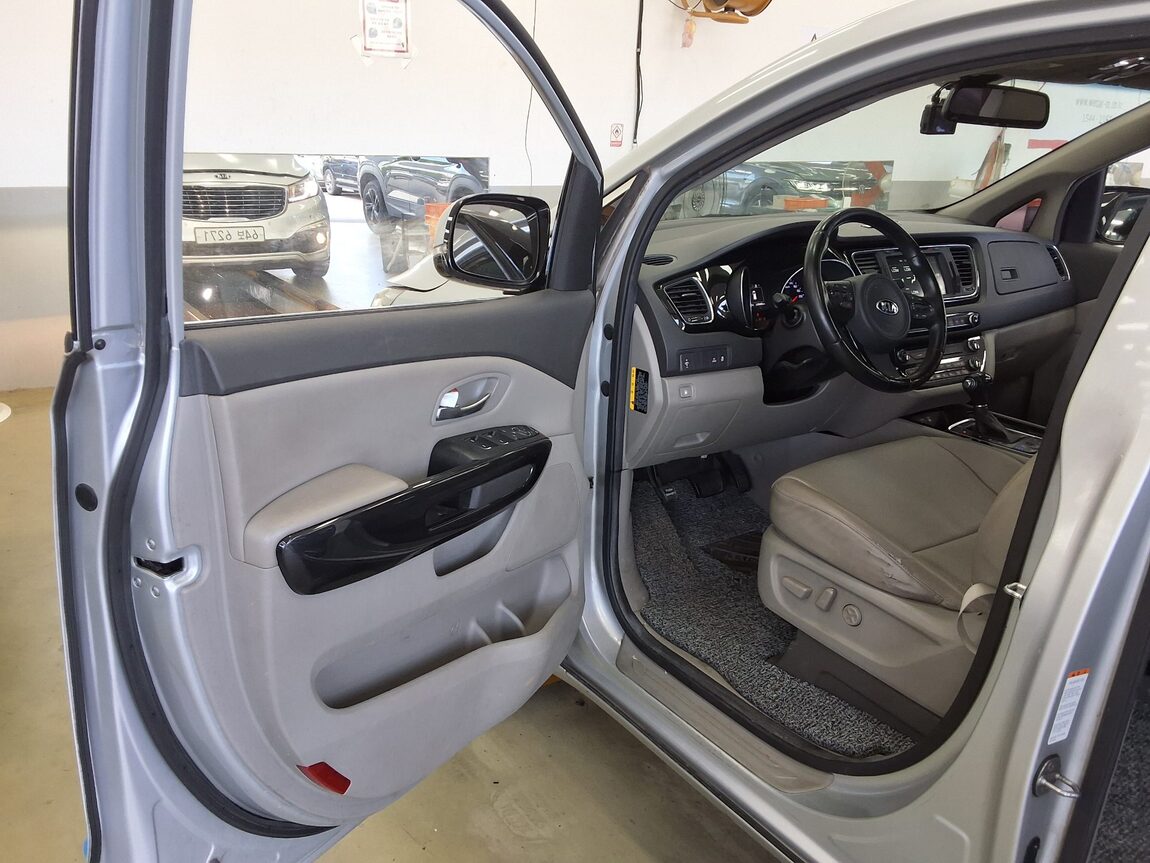 KIA ALL NEW CARNIVAL 9-SEATER DIESEL PRESTIGE 2015 - zdjęcie 10